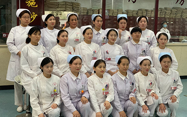 【5.12护士节】爱游戏在线官网（China）官方网站,举办茶话会白衣天使受表彰(图1)