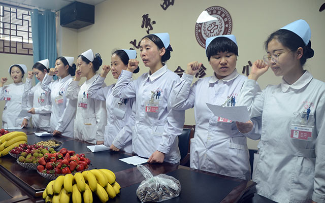 【5.12护士节】爱游戏在线官网（China）官方网站,举办茶话会白衣天使受表彰(图3)