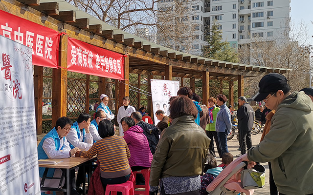 【学雷锋日】爱游戏在线官网（China）官方网站,举办“爱满京城，牵手智慧家医”志愿服务活动(图2)